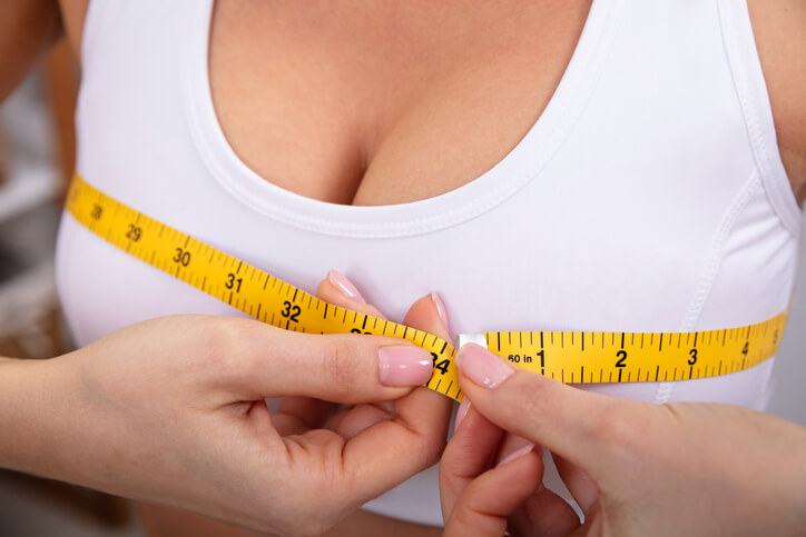 O que é preciso para fazer redução de mama? - Cirurgião Plástico Curitiba