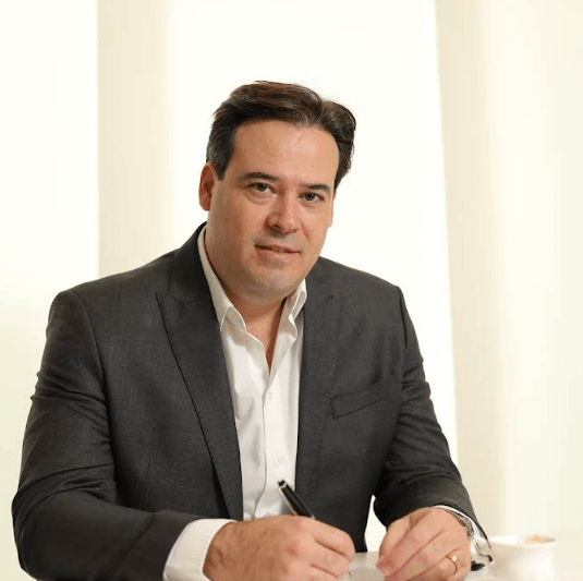 Quem é o Dr. Léo Victor